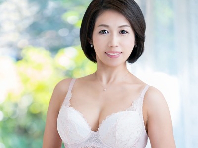 藤谷友梨子さん47歳。結婚25年目の専業主婦。程よい熟女BODYに綺麗なパイパン！照れながらも披露してくれました！